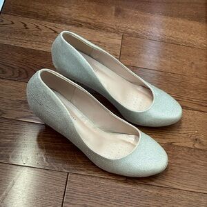 De Blossom Collection Glitter Wedge Pumps in Light Silver